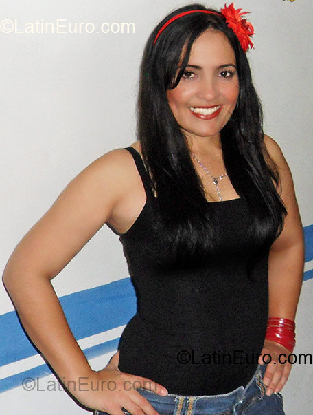 Date this cute Colombia girl Gina Paola from Barranquilla CO1629