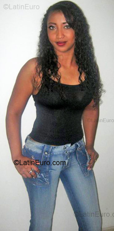 Date this lovely Colombia girl Mariela from Cali CO1665