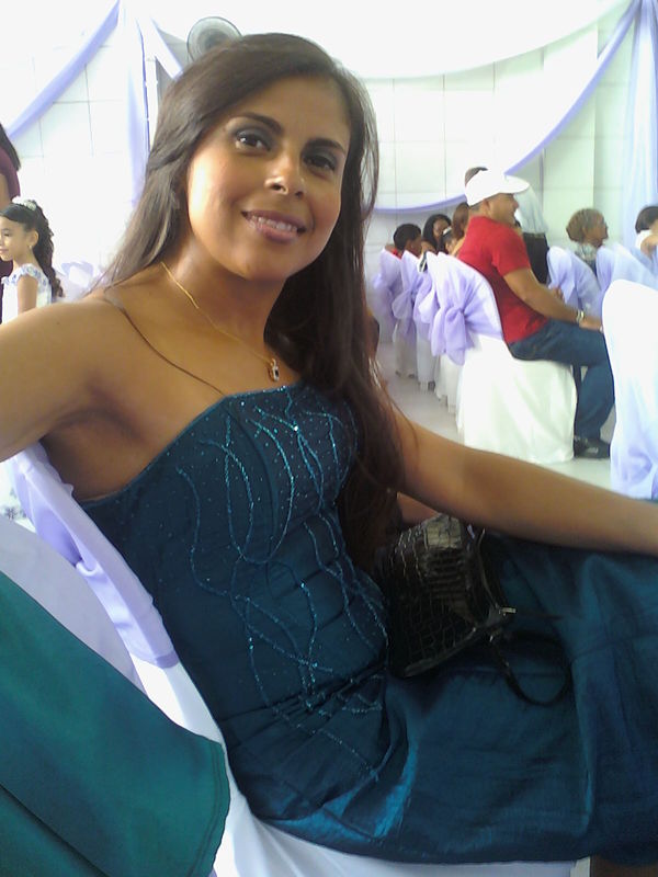 Date this attractive Brazil girl Valquiria from Recife BR1827