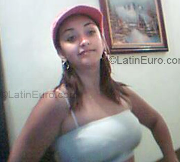 Date this gorgeous Colombia girl Maryory from Medellin CO1704