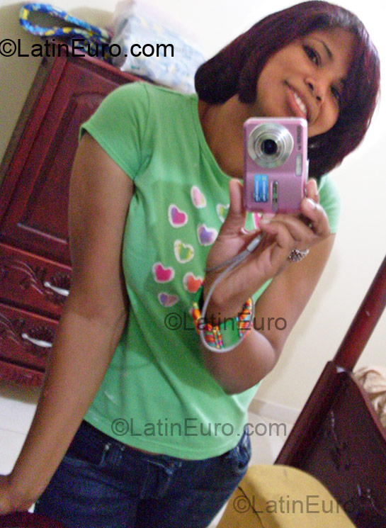 Date this happy Dominican Republic girl Anyelina from San Cristobal DO1972