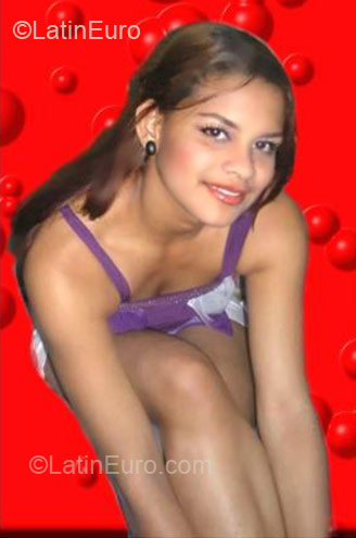 Date this young Dominican Republic girl Vianna from Santiago DO1976