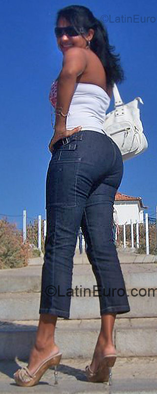 Date this gorgeous Portugal girl Laynnesvend from Porto PT22