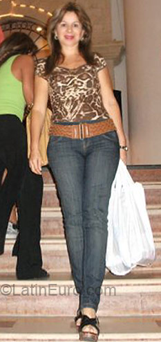 Date this charming Colombia girl Maria Victoria from Cartagena CO1823