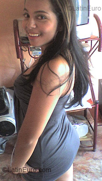 Date this lovely Colombia girl Johanna Paola from Barranquilla CO1916