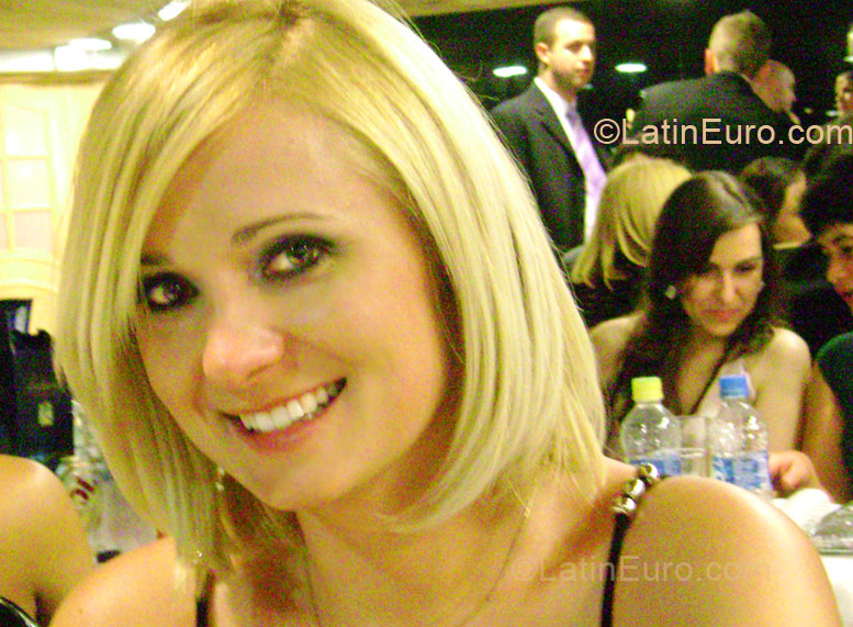 Date this lovely Brazil girl Chelen from Curitiba BR1995