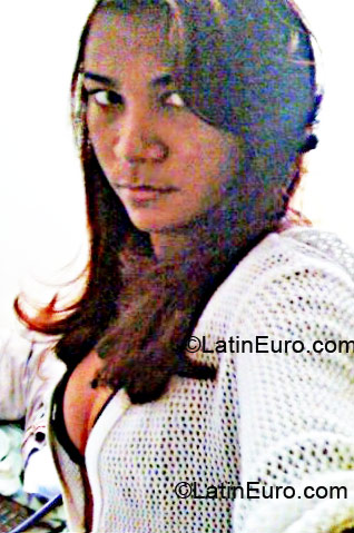 Date this attractive Dominican Republic girl Zynthia from Santo Domingo DO2299