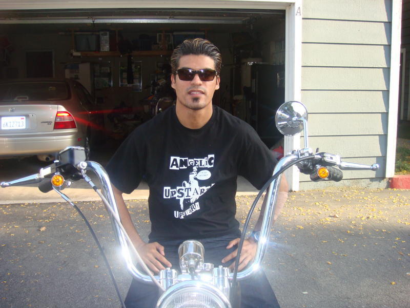 Date this happy United States man Artofpep from Ontario US4723