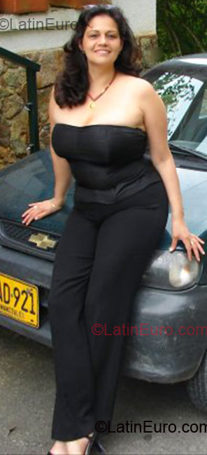 Date this beautiful Colombia girl Doris from Bogota CO1970