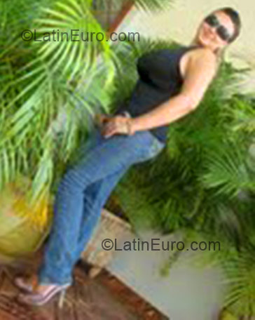 Date this voluptuous Brazil girl Renata from Inhumas BR2044