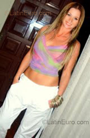 Date this georgeous Brazil girl Mara from Florianopolis BR2080