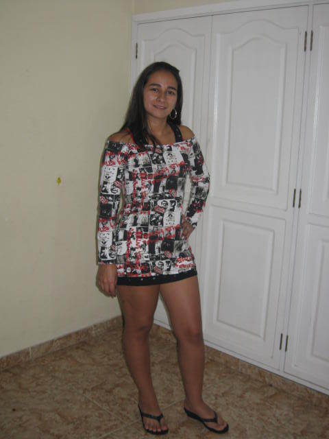 Date this hard body Colombia girl Derlin from Ee:uu CO2046