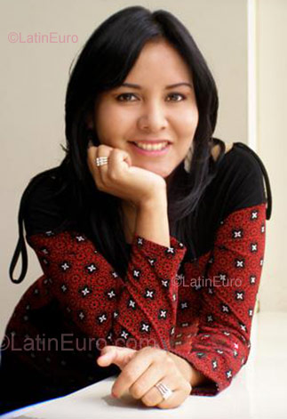 Date this attractive Peru girl Tania from Lima PE522