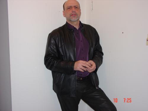 Date this nice looking United States man Roger442 from springs US5098