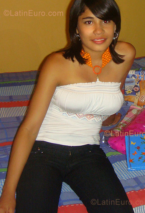 Date this nice looking Colombia girl Maira Alejandra from Dagua CO2757