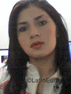 Date this happy Colombia girl Laura Fernanda from Madrid CO2760