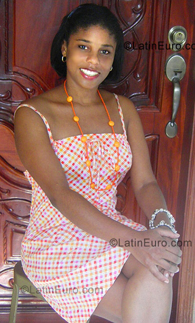 Date this sultry Dominican Republic girl Patricia from Santo Domingo DO3154