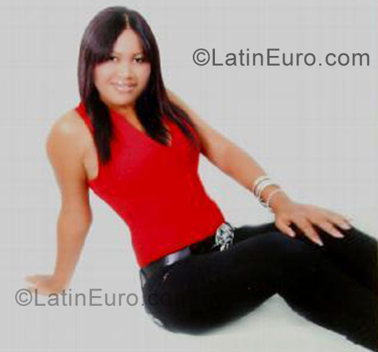 Date this tall Dominican Republic girl Kenia from Santiago DO3155