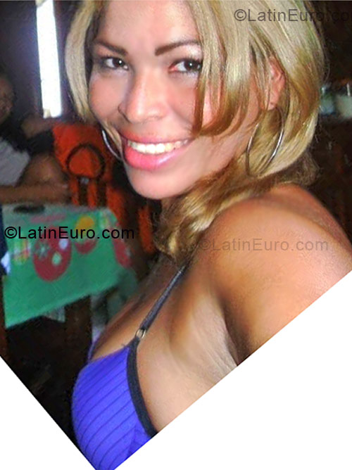 Date this beautiful Brazil girl Nelmiza from Manaus BR2278