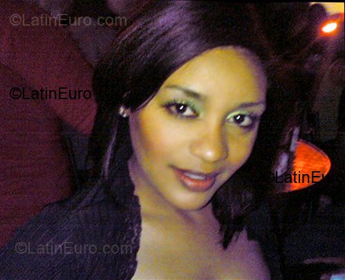 Date this sultry Dominican Republic girl Nairovi Estefanie from Santo Domingo DO3464
