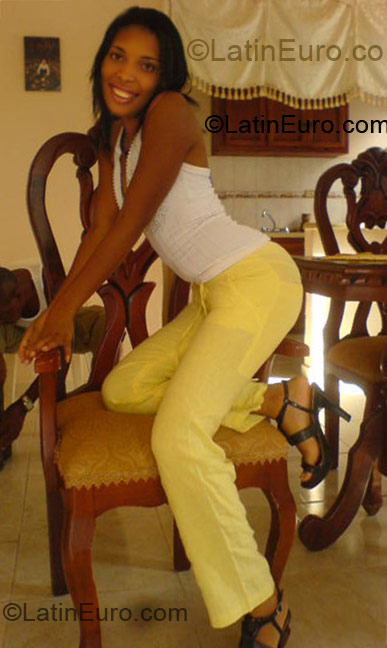 Date this gorgeous Dominican Republic girl Roxanna from San Cristobal DO3468