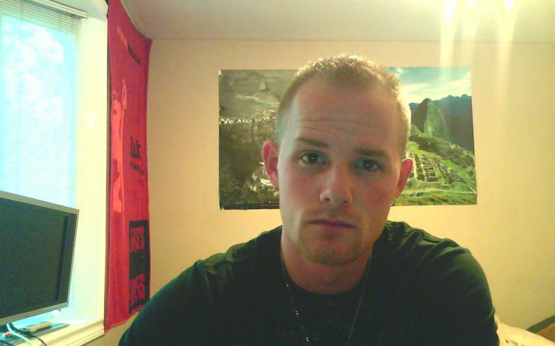 Date this attractive Canada man Chistled from London CA227