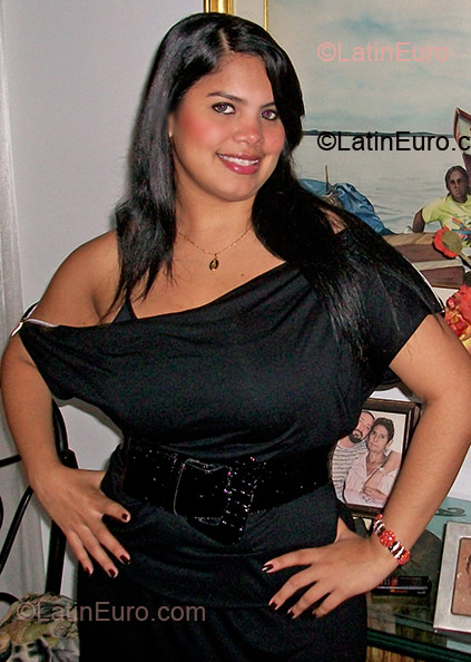 Date this nice looking Colombia girl Rosa from Valledupar CO3061