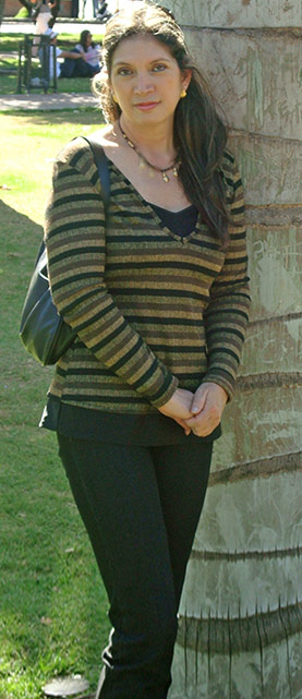 Date this charming Colombia girl Aura from Bogota CO3068