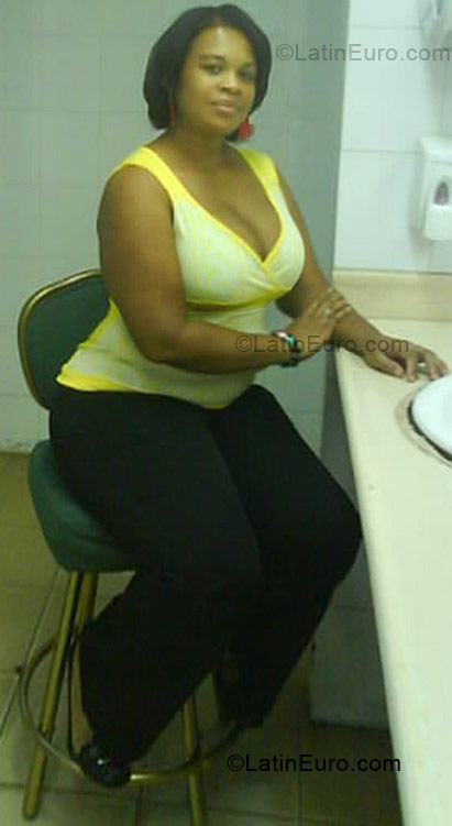 Date this athletic Dominican Republic girl Carolina from Santo Domingo DO3590