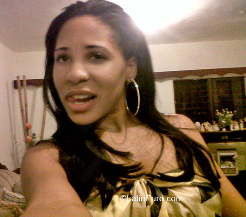 Date this stunning Dominican Republic girl Michelle from Santo Domingo DO3659