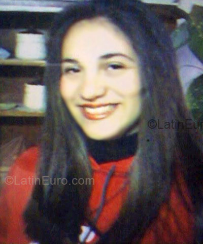 Date this attractive Brazil girl Quetelin from Candiota BR2529