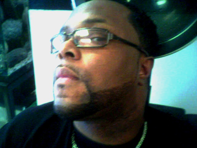 Date this stunning United States man Moesta from Chicago US5674