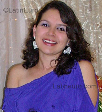 Date this athletic Colombia girl Julie26 from Popayan CO3372