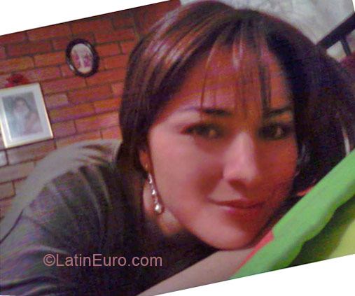 Date this voluptuous Colombia girl Victoria from Bogota CO3434