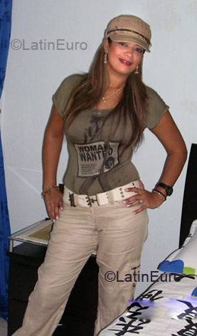 Date this happy Colombia girl Florecitasamari from Santa Marta CO3451