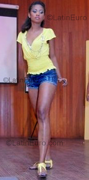 Date this athletic Dominican Republic girl La chinita from Santo Domingo DO3821