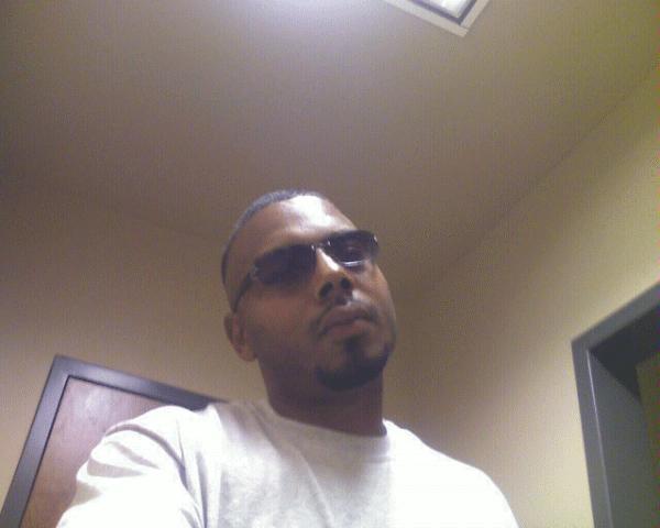 Date this nice looking United States man Torrey from Brunswick US5820