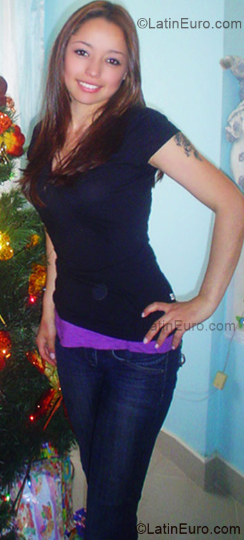 Date this georgeous Colombia girl Linza from Bogota CO3887