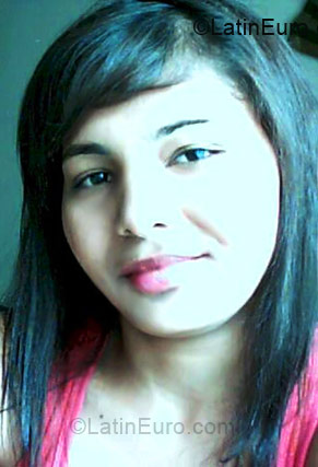 Date this attractive Colombia girl Isabel from Bogota CO3889
