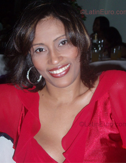 Date this nice looking Dominican Republic girl Lucy from Santo Domingo DO4112