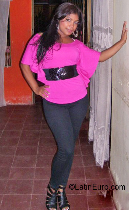 Date this nice looking Colombia girl Darlys from Barranquilla CO4032