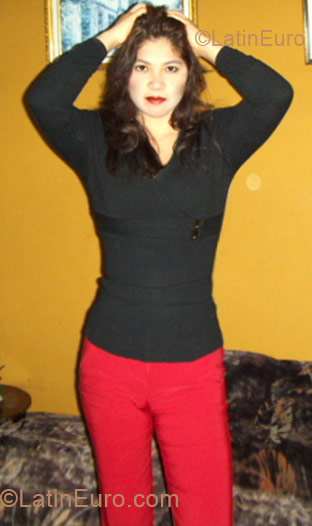 Date this attractive Peru girl Annia from Lima PE270