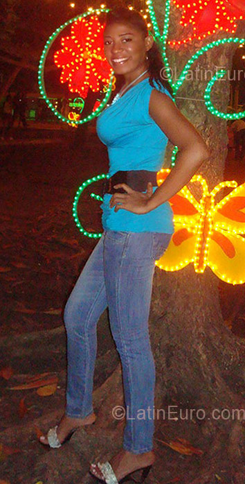 Date this cute Colombia girl Daniela from Cartagena CO4184