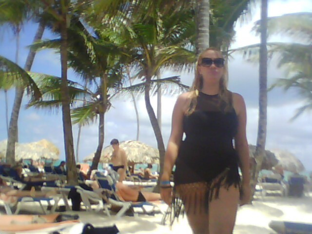 Date this happy Dominican Republic girl ANA from Santo Domingo DO4243