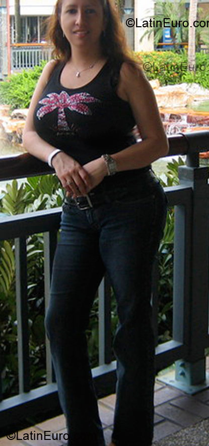 Date this gorgeous Colombia girl Alexandra from Bogota CO4200