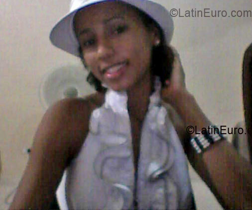 Date this funny Dominican Republic girl Dayani from Santo Domingo DO4251