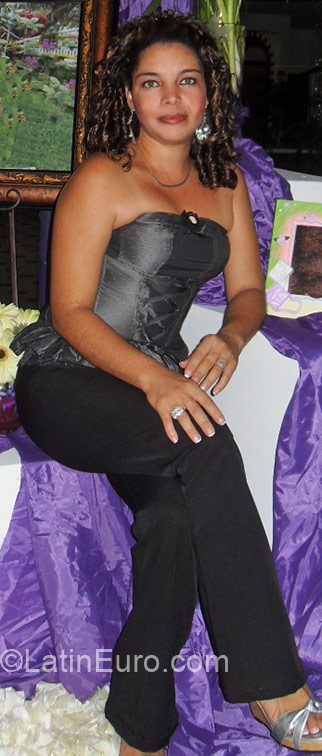 Date this foxy Dominican Republic girl Maribel from Bonao DO4322