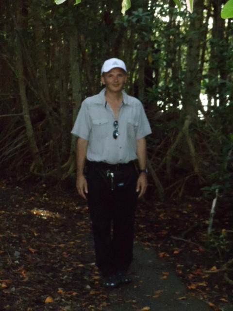 Date this tall United States man Rocambole from San Diego US6217