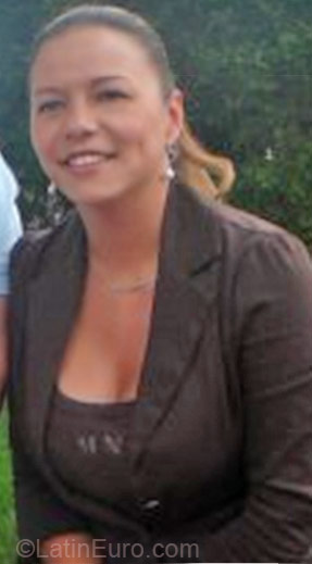 Date this happy Colombia girl Luz Marina from Bogota CO4357