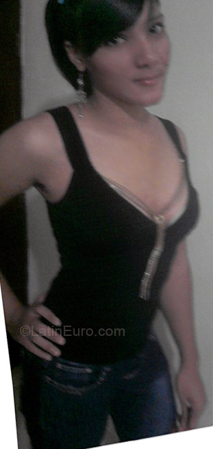 Date this charming Dominican Republic girl Esthefani from Santo Domingo DO4442